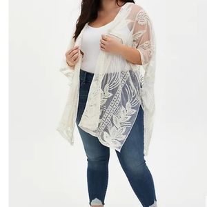 TORRID IVORY FEATHER EMBROIDERED RUANA
